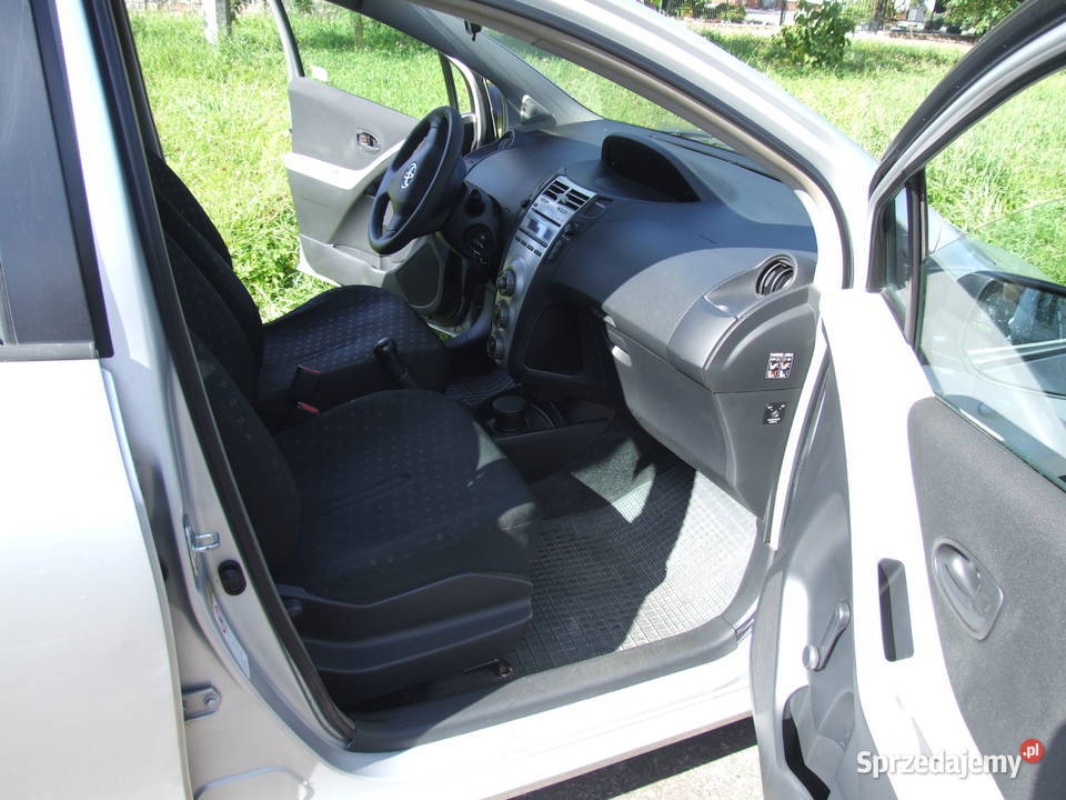 Toyota Yaris 13 2007 Przebieg 148 000 Salon srebrny warmińsko-mazurskie Elbląg