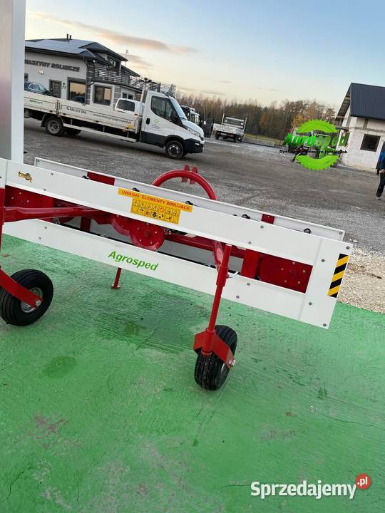 Zgrabiarka pasowa Taret do siana Transport