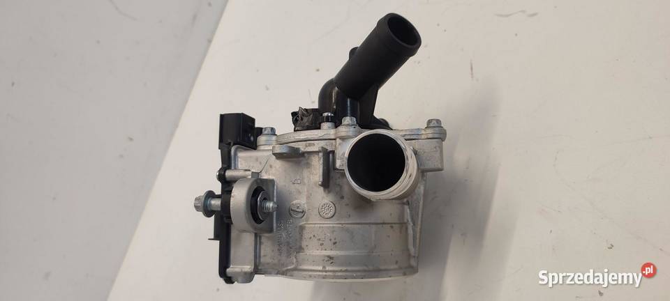 MERCEDES W247 POMPA WODY A2822000101 osobowe