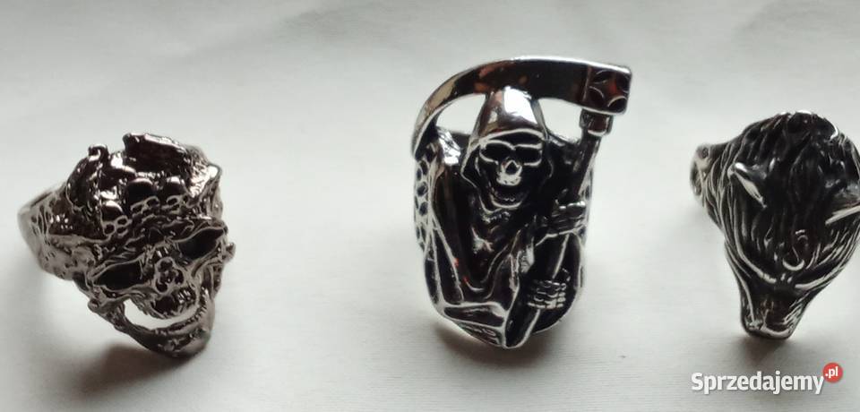 Pierścienie mężczyzn jeżdżących motorem Prusim