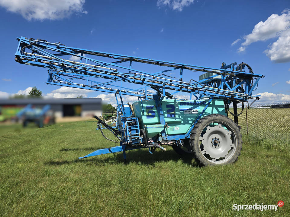 Opryskiwacz BERTHOUD MACK 32 DPA 3200 L 26 m Włosty