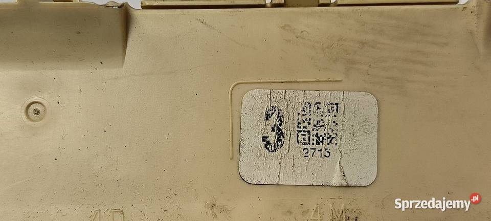 SKRZYNKA BEZPIECZNIKÓW TOYOTA YARIS I