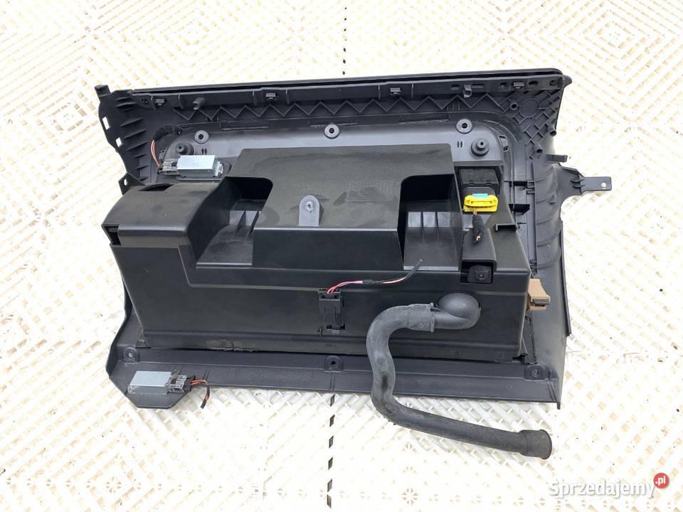 SCHOWEK PASAŻERA VW GOLF V Hatchback 0310