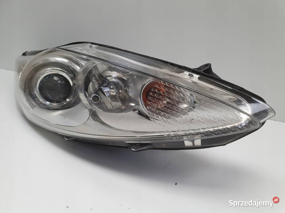 LAMPA PRAWA Ford Fiesta MK7 0817r PRZEDNIA PRAWY Rudka