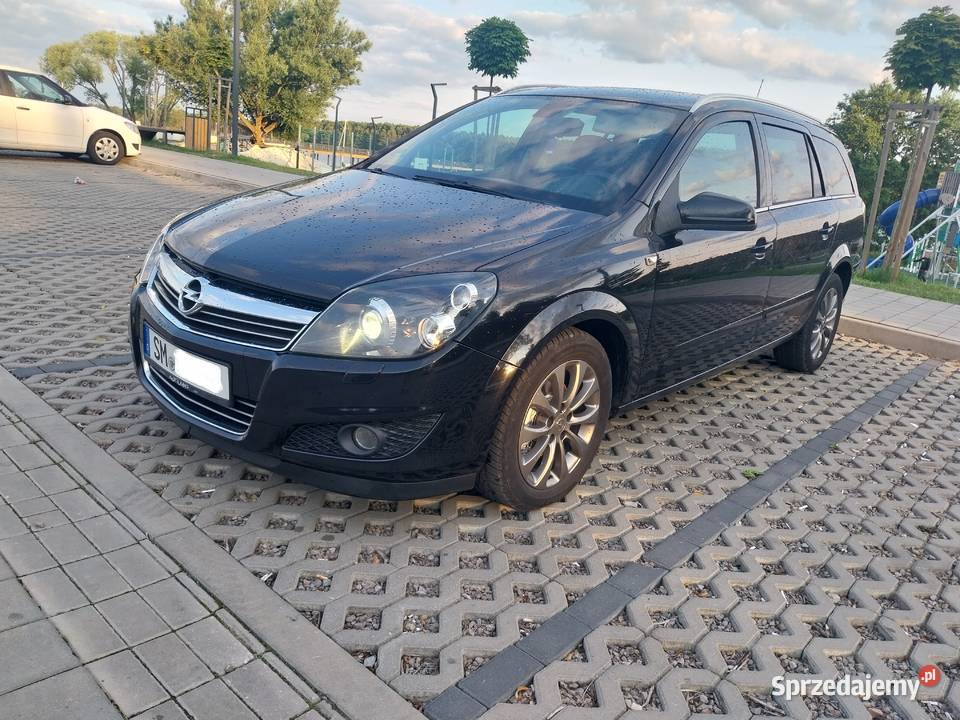 Opel Astra H 17 Kombi 2010r nieuszkodzony Starachowice