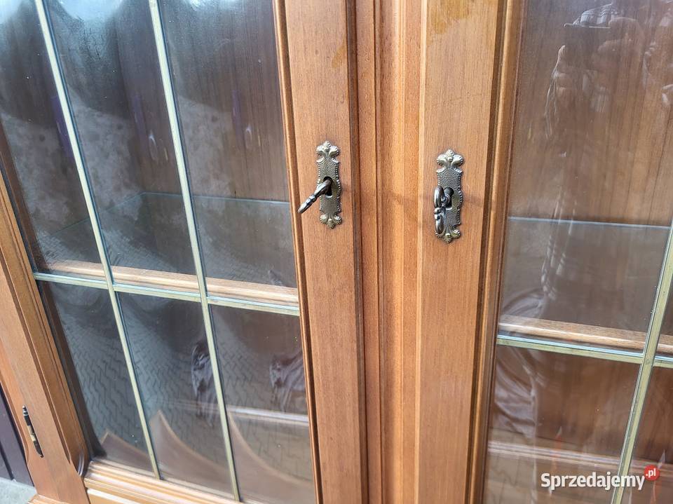 ładna witryna biblioteka orzechowa z szufladami Sypniewo