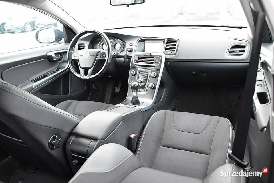 Volvo V60 16d2 115 NAVI ALU PÓŁSKÓRA GWARANCJA I ASR (kontrola trakcji)
