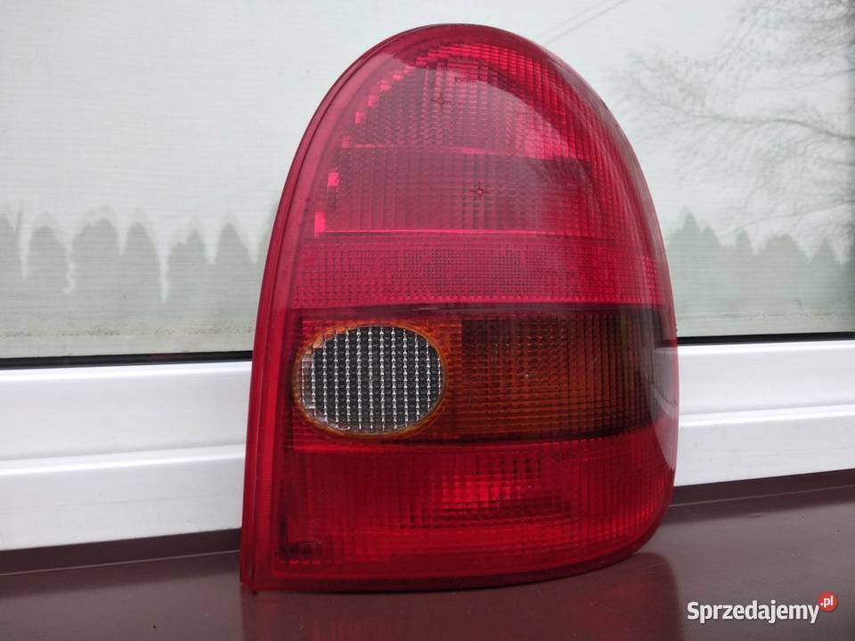 Opel Corsa B 3d lampa tyłtylna prawa wkład Sieradz