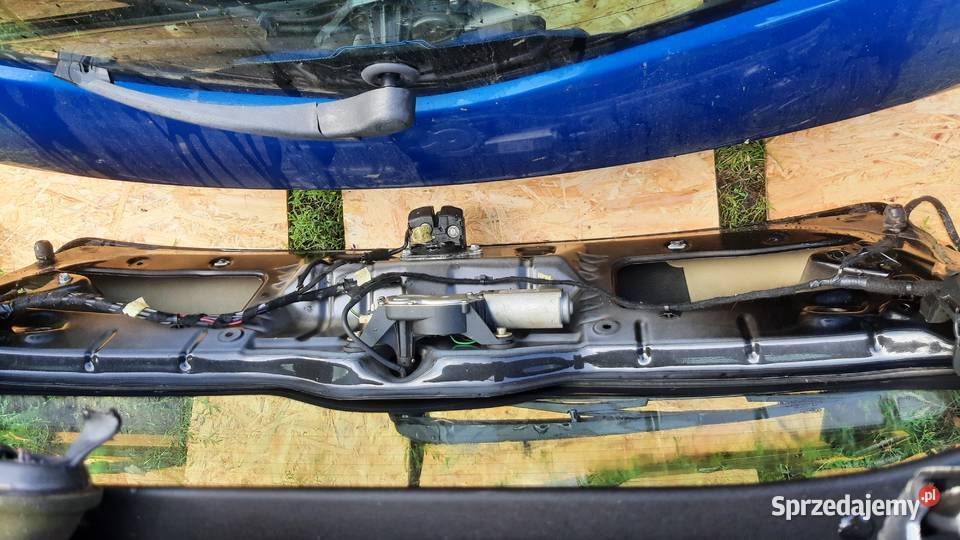 kompletna klapa bagażnika Alfa Romeo 147 lak 601 osobowe Klapy bagażnika