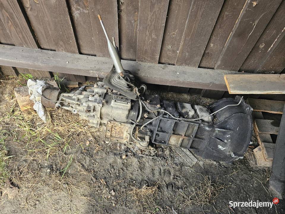 Mitsubishi Pajero Sport I różne części terenowe