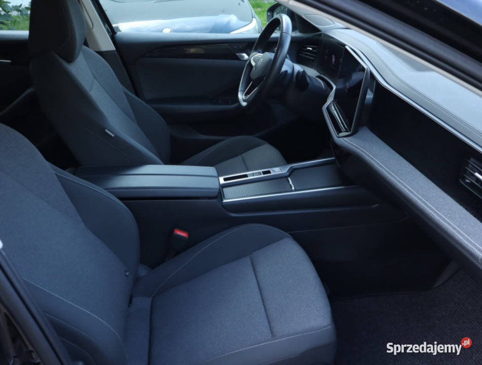 VW Passat 15 eTSI ACT benzyna