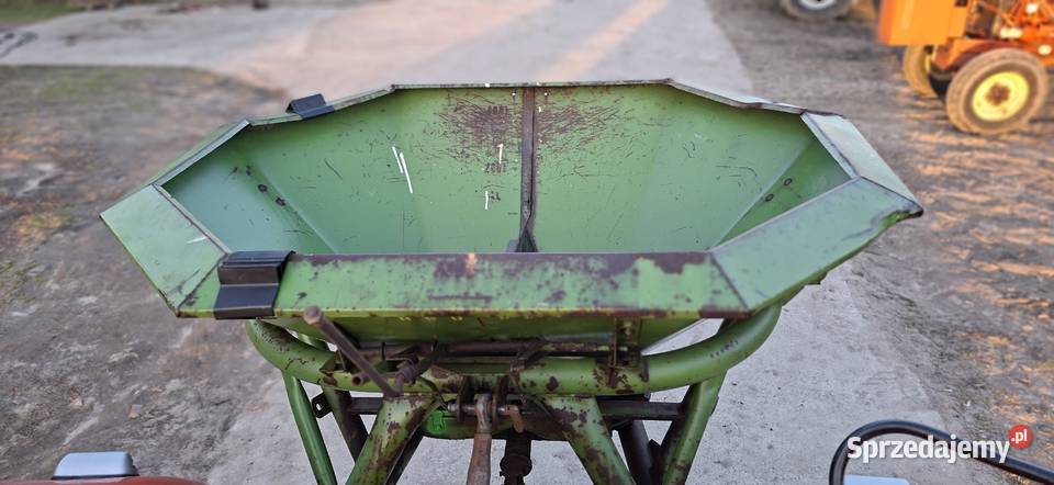 Rozsiewacz nawozu dwu talerzowy Amazone E 602 Sieradz