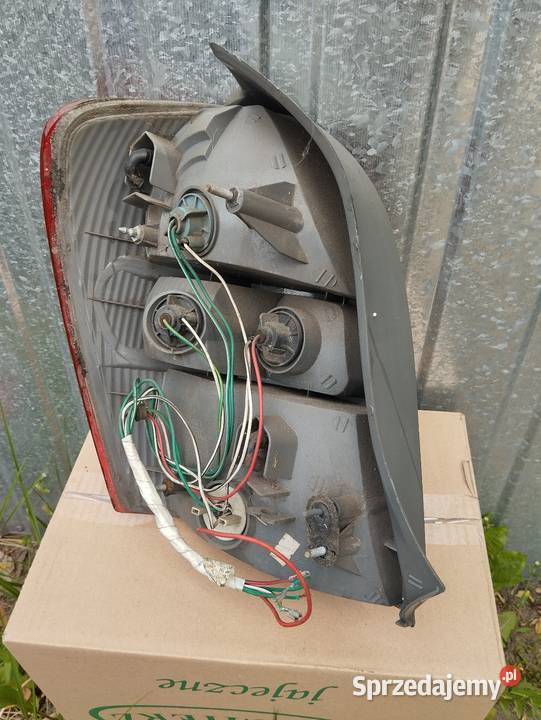 Lampa tylna prawa Mazda 323F Bj osobowe łódzkie Łódź