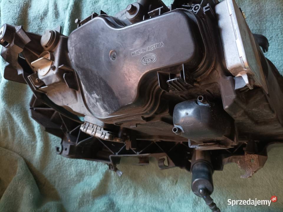 Lampa prawa lewa Xenon dynamic skrętny BMW E90 osobowe