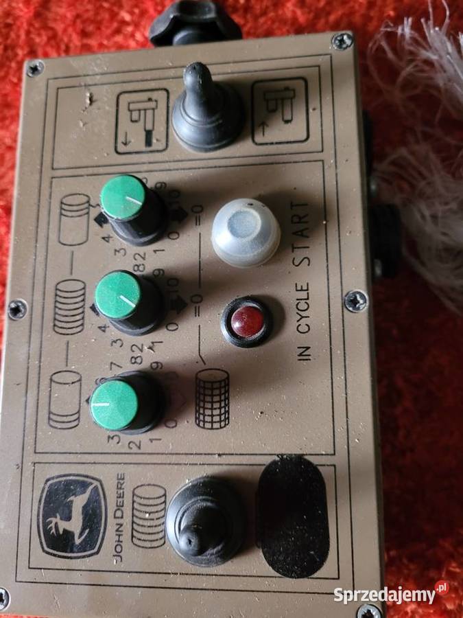 Prasa rolująca JOHN DEERE 623 Przyrów