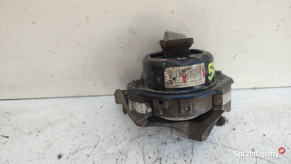 57BMW 7 30D PODUSZKA SILNIKA 68623513 Włoszczowa