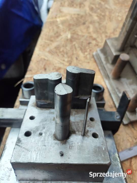 Przyrząd do wykrawania wkładki zamka wielkopolskie Ostrów Wielkopolski