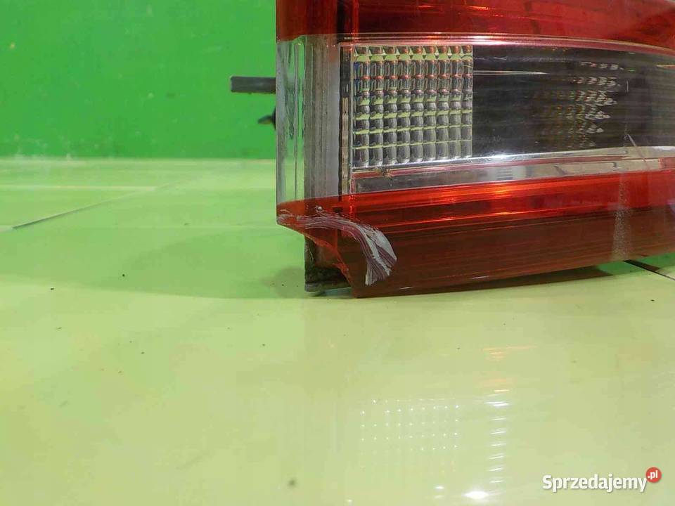 FORD B 1217 5D lampa prawa tyl AV1113404AG Suków