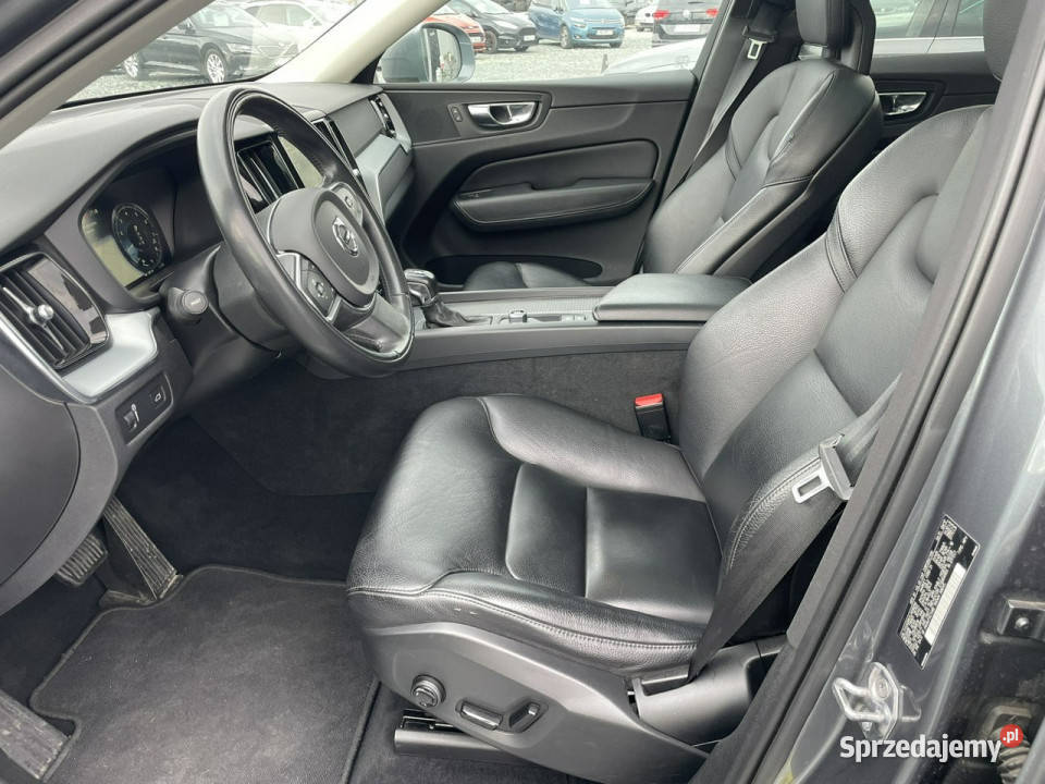 Volvo XC 60 Volvo XC60 4x4 T5 Momentum 2018 wielofunkcyjna kierownica Wojkowice