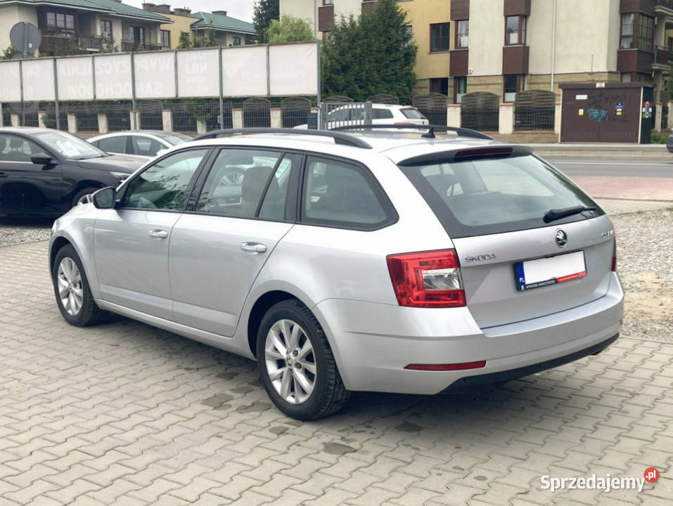 koda Octavia Salon Polska Bezwypadkowy III 2013 światła do jazdy dziennej Konstancin-Jeziorna
