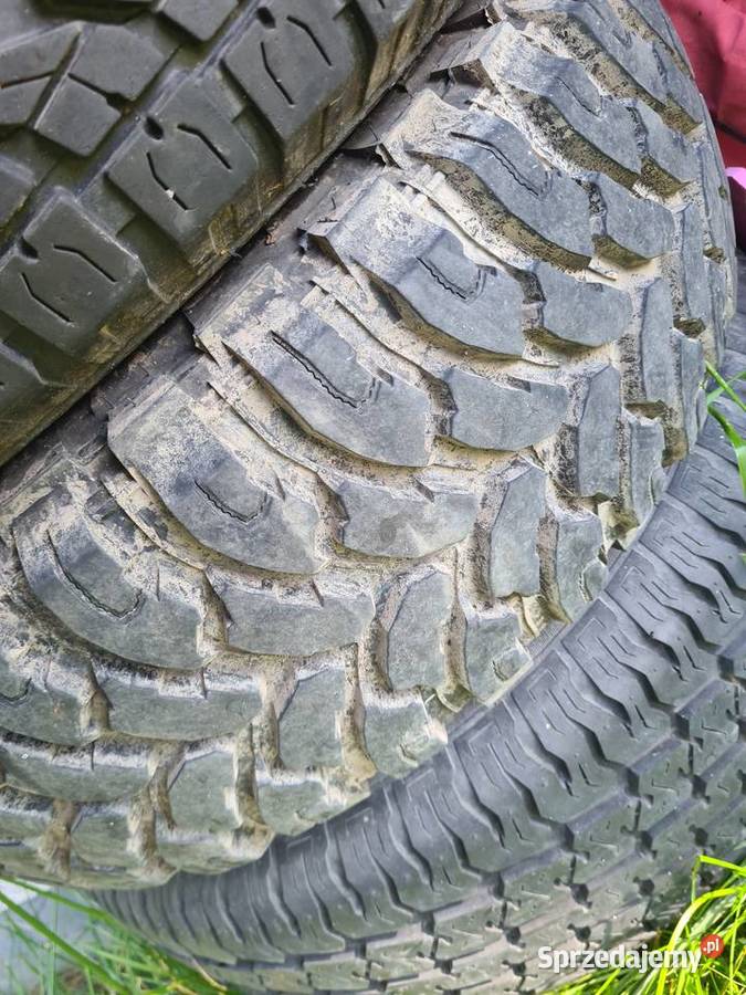 8 opon terenowych i 1 felga lubelskie Lublin sprzedam