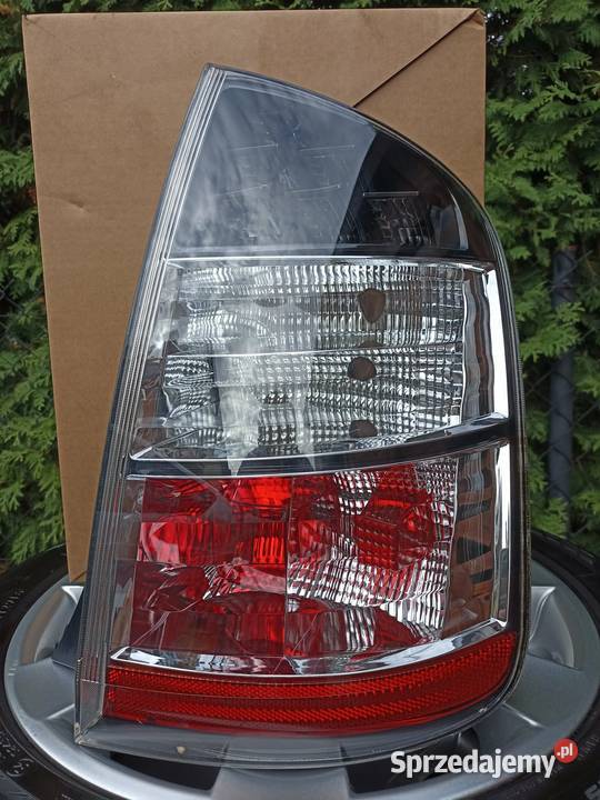 Lampa Toyota Prius Prawa OE Łuków