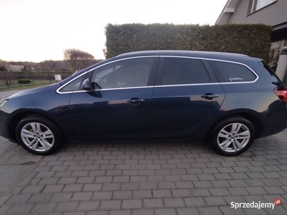 Opel Astra J Sports Tourer wersja Cosmo benzyna isofix Szarłata sprzedam