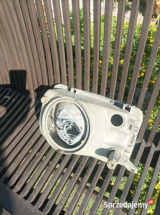 Audi 100 C2 lampa przednia prawa