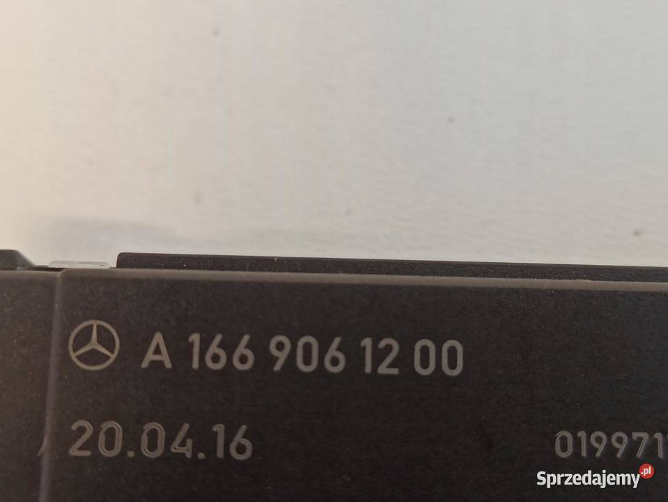 MERCEDES W205 WZMACNIACZ ANTENY A1669061200