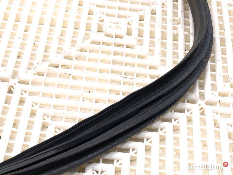 USZCZELKA DRZWI PRZÓD PRAWA VOLVO V60 I Kombi Uszczelki