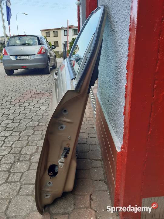 Suzuki XL7 36 0709 drzwi przód prawy Rumia