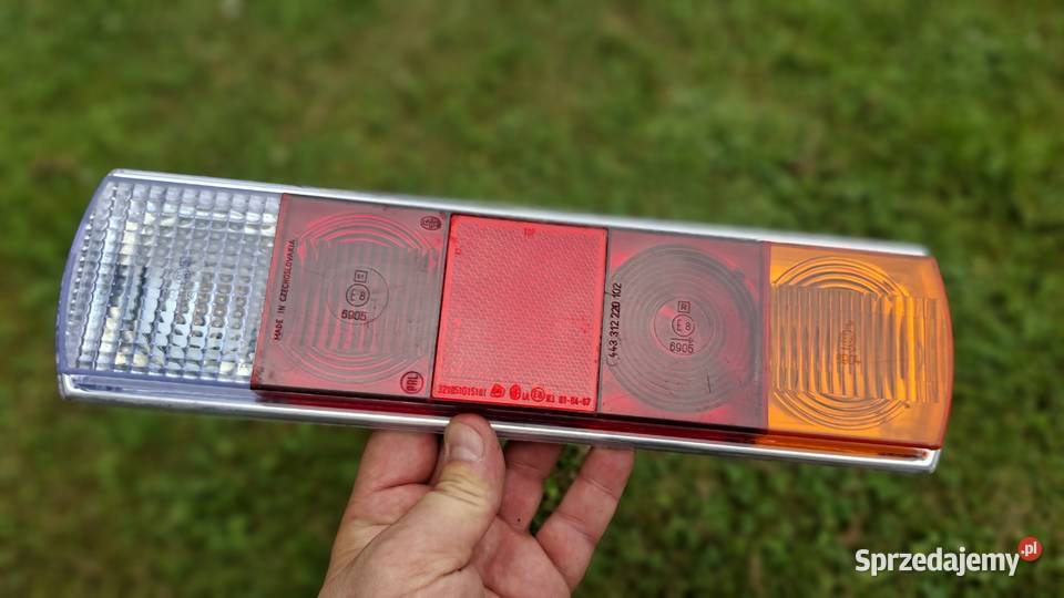 Oryginalna nowa tylną lampa zespolona do Skody Lampy tylne Kuźnia Raciborska