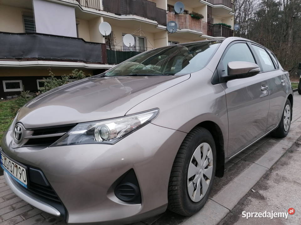 Toyota Auris 133 VVTi Active 2013 r Samochody osobowe Głowno