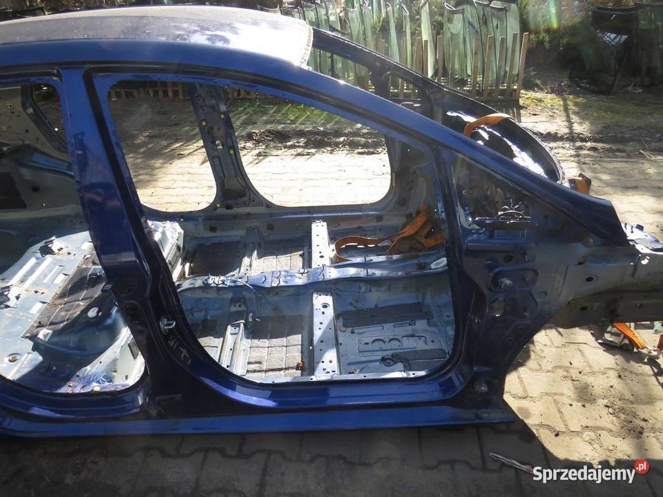 PRÓG SŁUPEK PRAWY BOK 2H FORD FIESTA MK8 5D Progi sprzedam