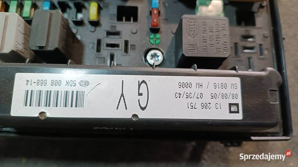 13206751 GY Skrzynka bezpieczników Opel Zafira B Radłów