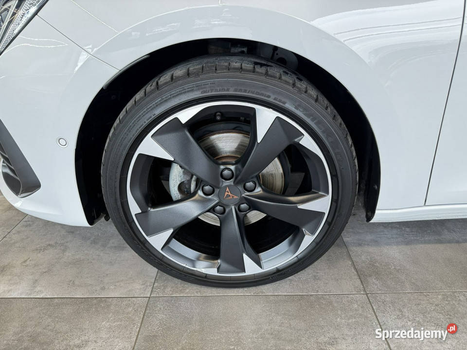 Cupra Leon Sportstourer VAT 23 15 eTSI 150 DSG łopatki zmiany biegów