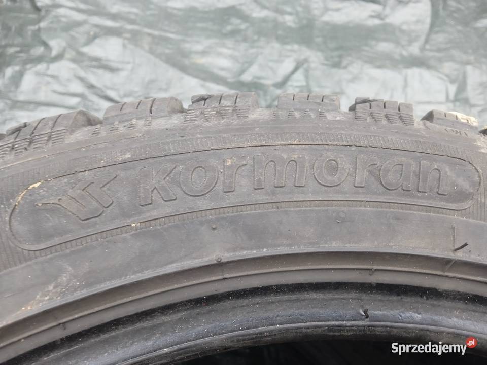 Opony zimowe Kormoran 22545 R 17 2 sztuki sprzedam