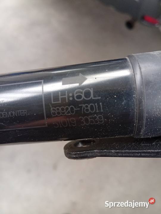 Siłownik klapy bagażnika Lexus Toyota Warszawa