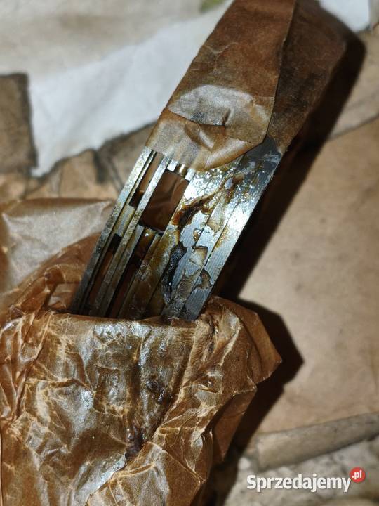 Oryginalne nowe tłoki 7795 z pierścieniami M72 Leszno