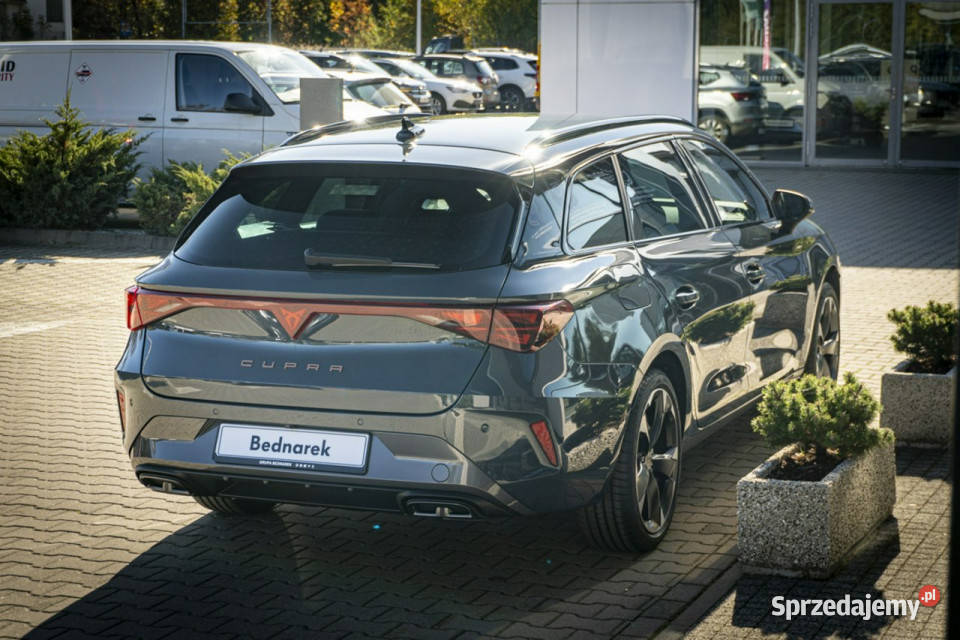 Cupra Leon Sportstourer 15 eHYBRID 204 DSG CUPRA niebieski Leon Sportstourer Łódź sprzedam