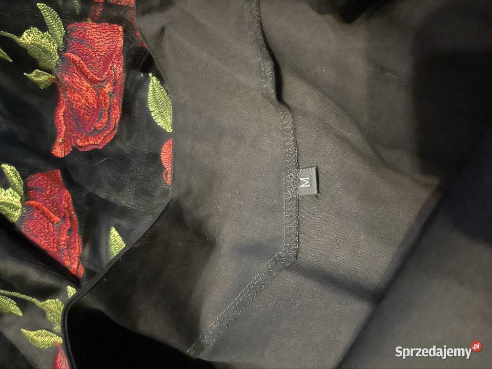 Wieczorowa sukienka w Róże Gdynia