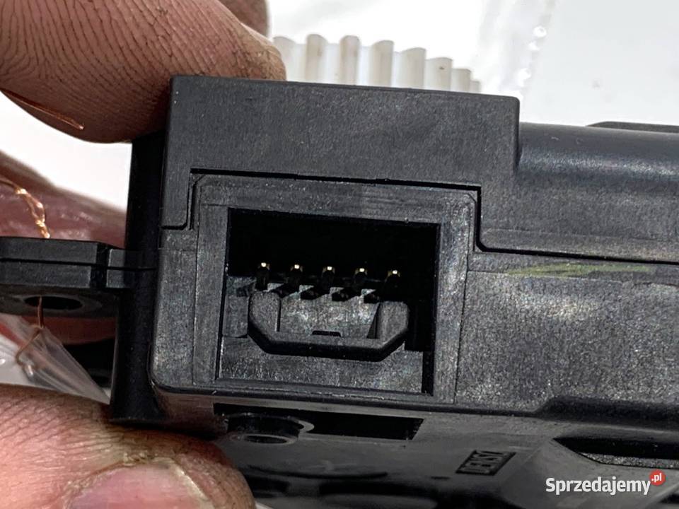 SILNIK NAGRZEWNICY TOYOTA 0638002031 COROLLA E21