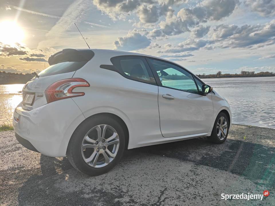 Peugeot 208 12 bogate wyposażenie lampy led Czernikowo