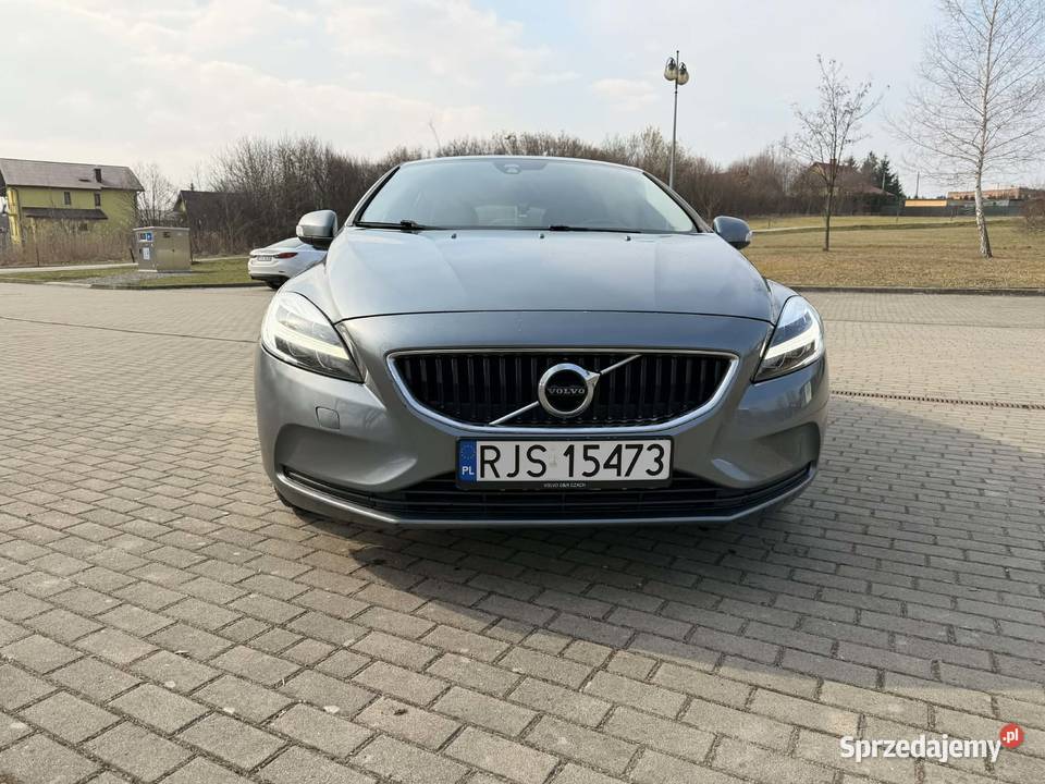 Volvo V40 Lift 20 D2 2018 Ledy V40 Jasło sprzedam