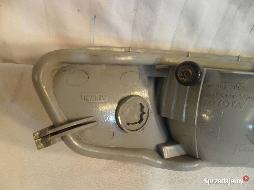 Toyota Corolla E10 kierunkowskaz migacz przedni osobowe Nowy Tomyśl