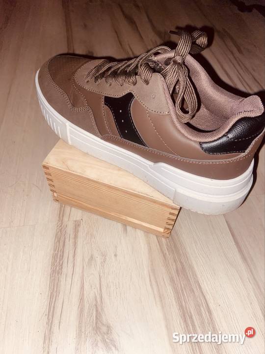 Brązowe buty CCC Półbuty Radom