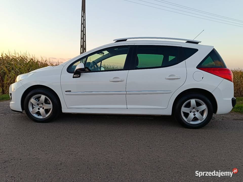Peugeot 207SW 14 95 142000 2013 z Niemiec światła przeciwmgielne Przeworsk