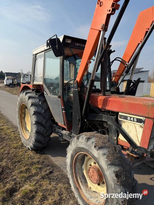 Ciągnik rolniczy International Case 845 z turem