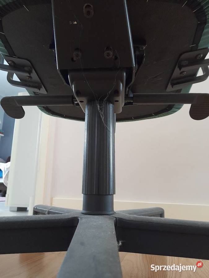 Sprzedam zielony fotel tapicerowany na kółkach Poznań