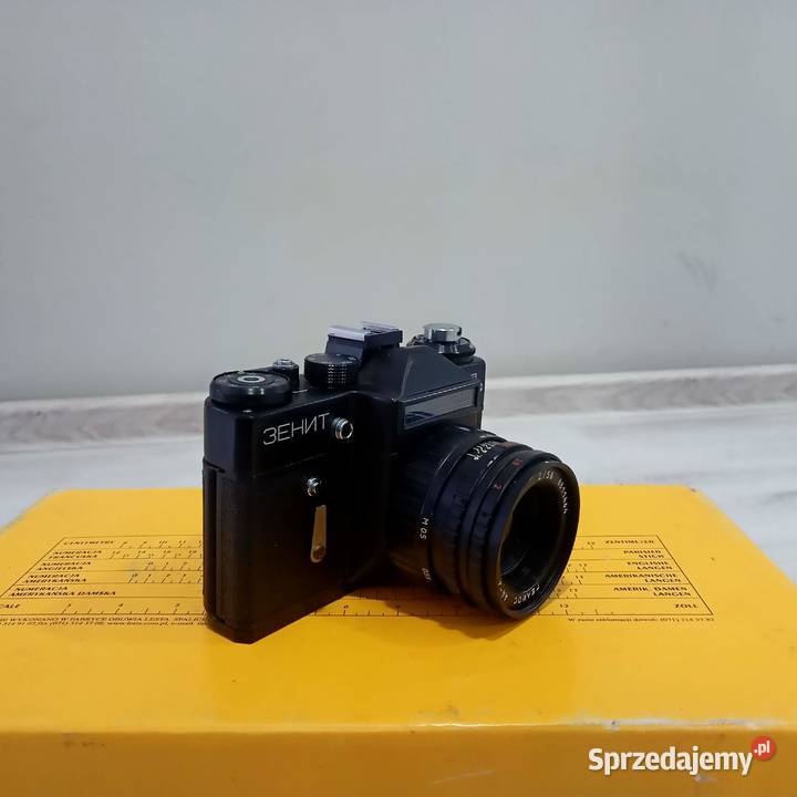 Aparat Fotograficzny Zenit ET Lampa Błyskowa Zabrze